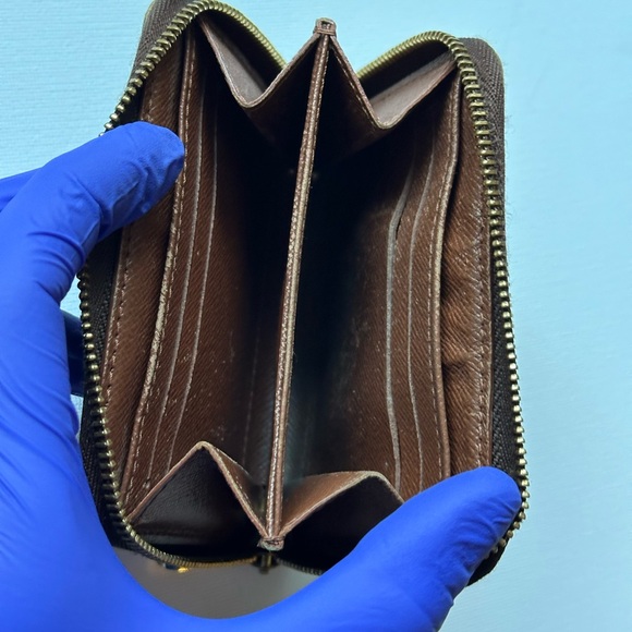 Louis Vuitton Zippy Coin Purse - Picture 8 of 15